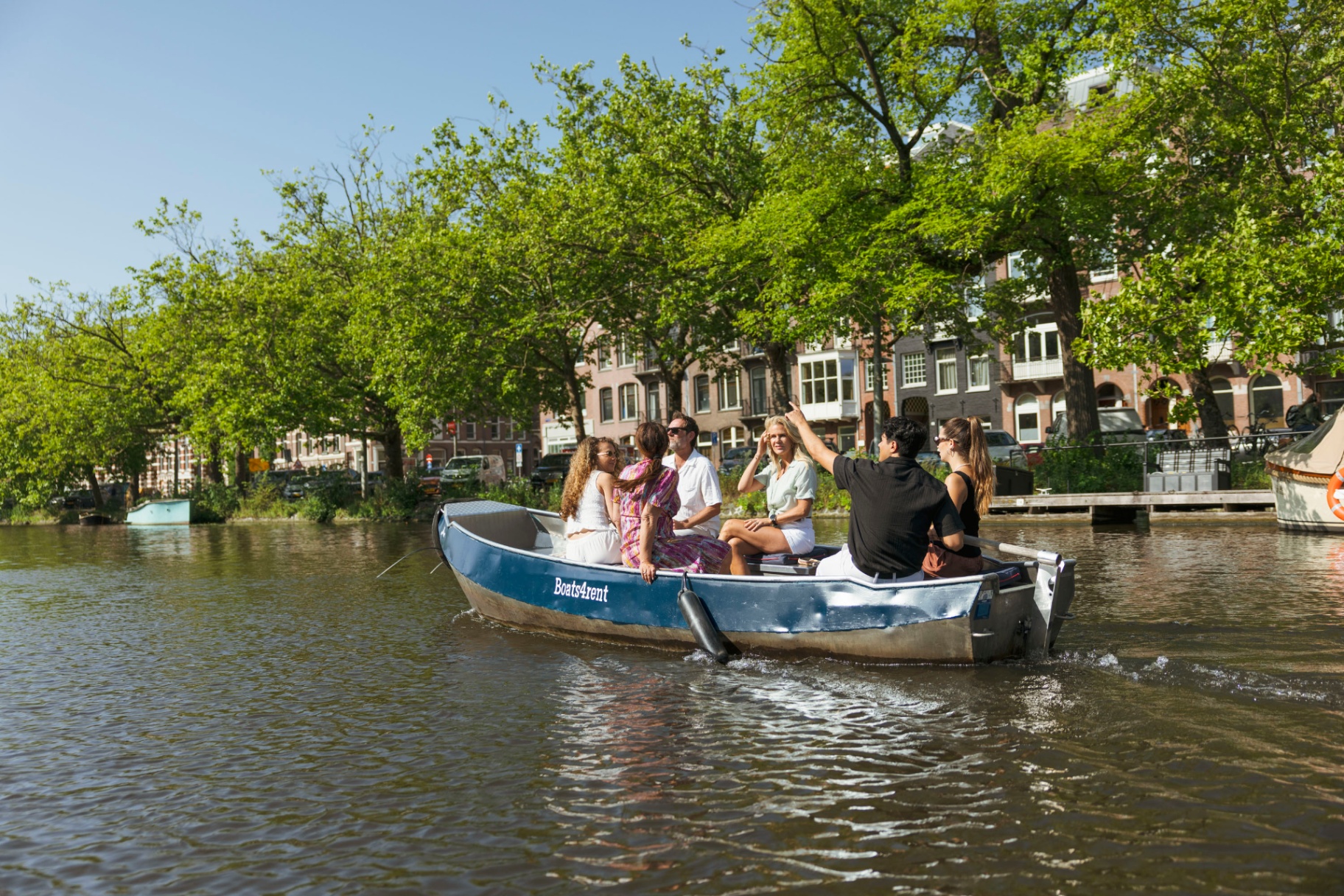 Elektrische sloep varen Amsterdamse grachten