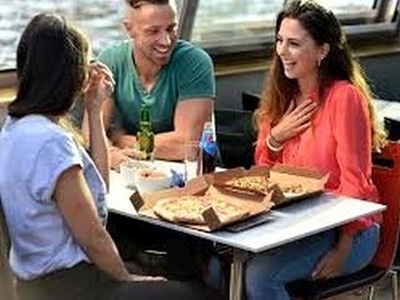 Bootsfahrt Amsterdam mit Pizza Pfannkuchen oder Diner an Bord