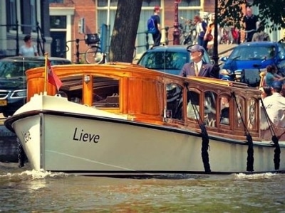 Salonboot Mieten für eine Luxus Private Grachtenfahrt in Amsterdam