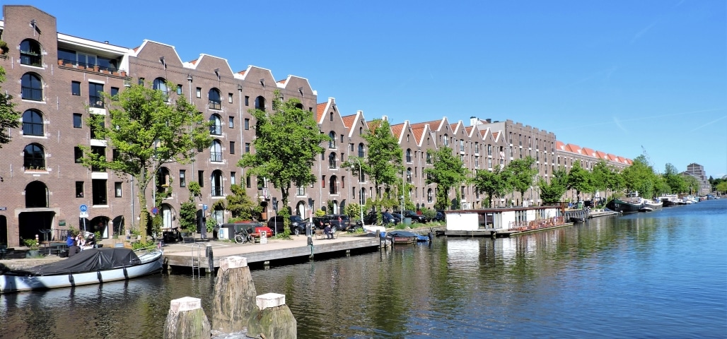 Het Entrepotdok is zeker één van de mooiste grachten in het oosten van Amsterdam