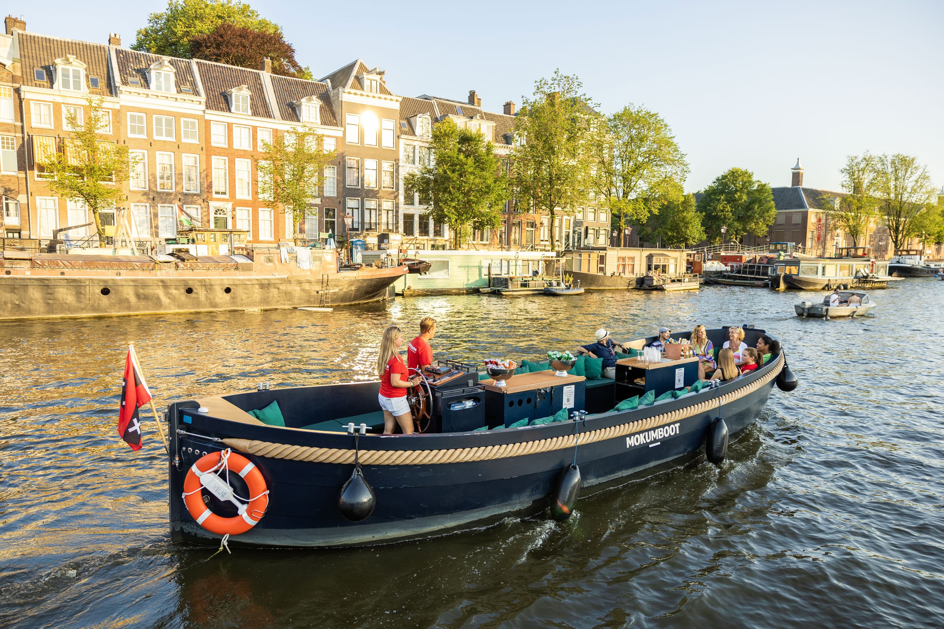 Huur een boot met schipper bij Mokumboot